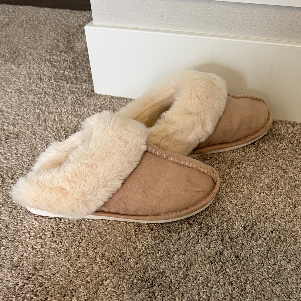 Cozy Faux Fur Clog Slippers - Tan